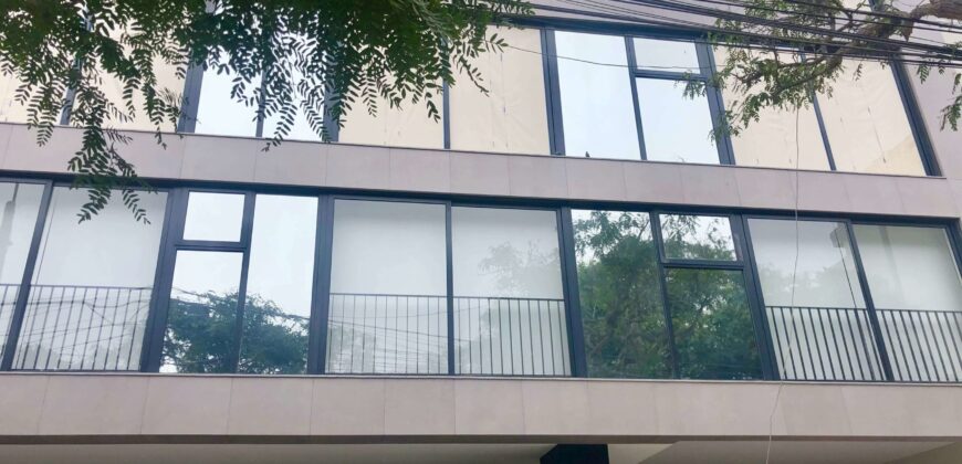 ESPECTACULAR DEPARTAMENTO DE ESTRENO EN PRIMER PISO CON TERRAZA Y JARDÍN