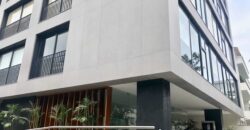 ESPECTACULAR DEPARTAMENTO DE ESTRENO EN PRIMER PISO CON TERRAZA Y JARDÍN