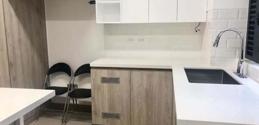 ESPECTACULAR DEPARTAMENTO DE ESTRENO EN PRIMER PISO CON TERRAZA Y JARDÍN