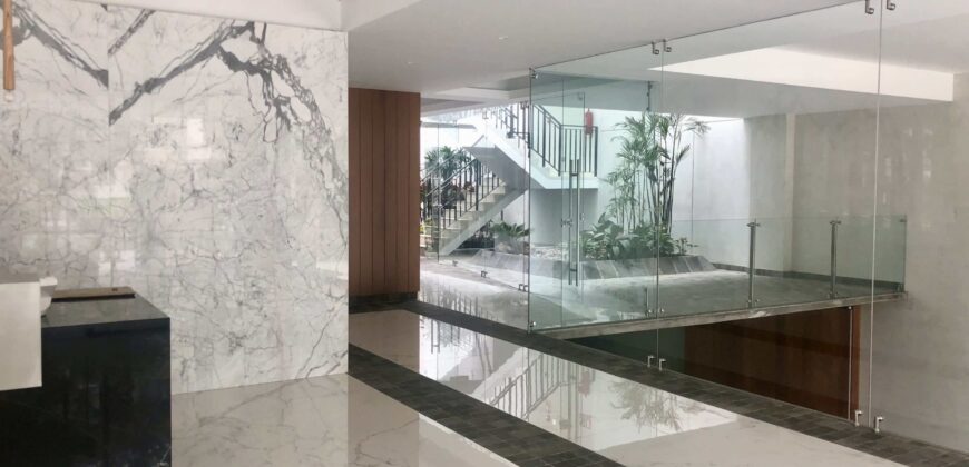 ESPECTACULAR DEPARTAMENTO DE ESTRENO EN PRIMER PISO CON TERRAZA Y JARDÍN