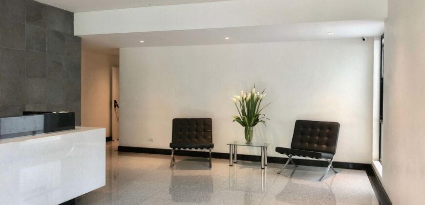 Se alquila moderno departamento frente a exclusivo parque en San Isidro
