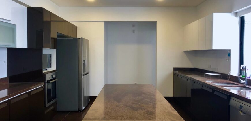 Se alquila moderno departamento frente a exclusivo parque en San Isidro