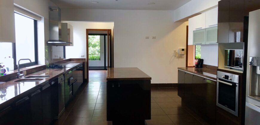 Se alquila moderno departamento frente a exclusivo parque en San Isidro