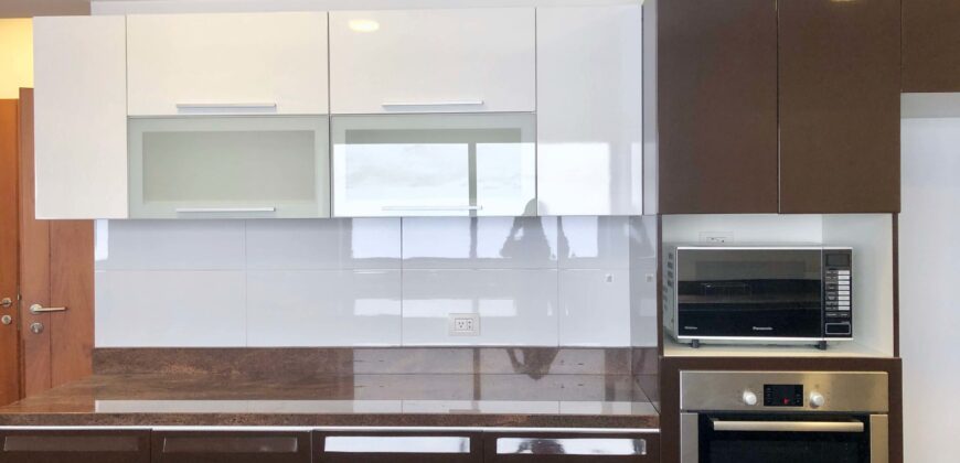 Se alquila moderno departamento frente a exclusivo parque en San Isidro
