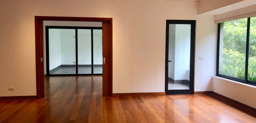 Se alquila moderno departamento frente a exclusivo parque en San Isidro
