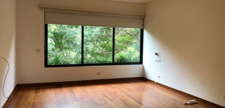 Se alquila moderno departamento frente a exclusivo parque en San Isidro