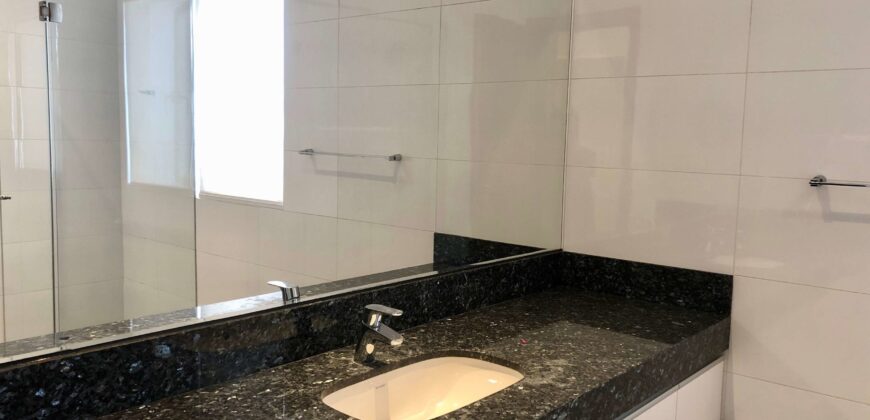 Se alquila moderno departamento frente a exclusivo parque en San Isidro