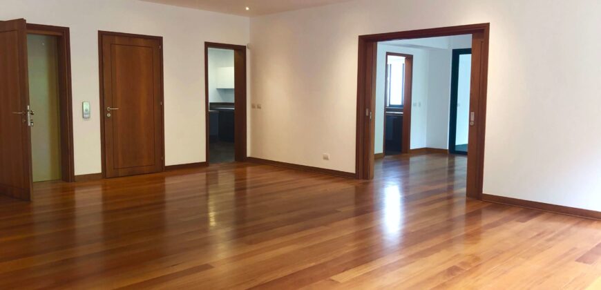 Se alquila moderno departamento frente a exclusivo parque en San Isidro