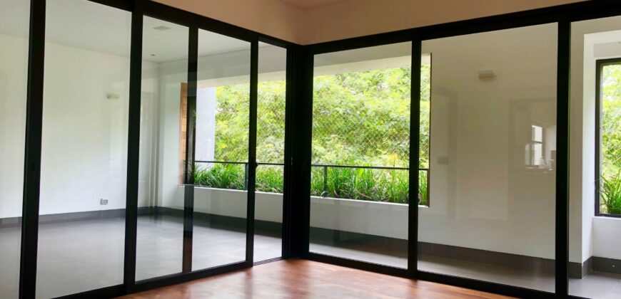 Se alquila moderno departamento frente a exclusivo parque en San Isidro