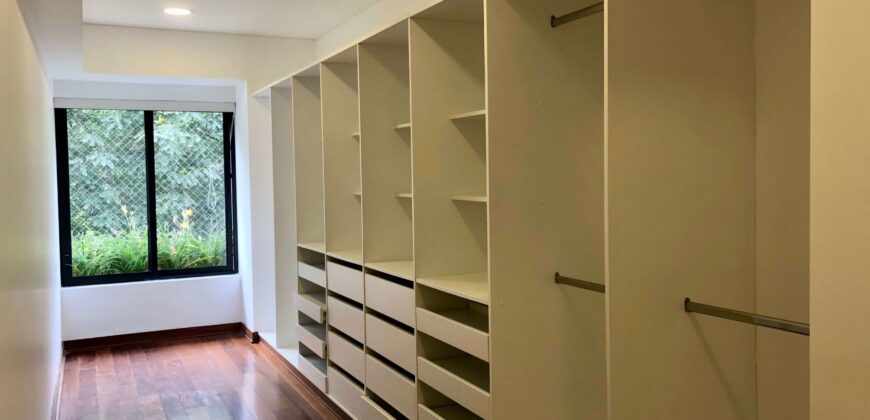 Se alquila moderno departamento frente a exclusivo parque en San Isidro