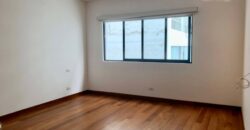 Se alquila moderno departamento frente a exclusivo parque en San Isidro