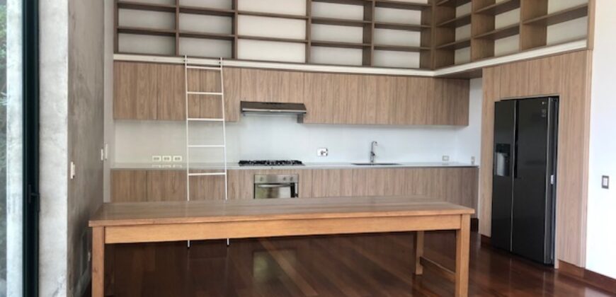 MODERNO DEPARTAMENTO TIPO CASA EN 1ER PISO CON AMPLIA TERRAZA Y AREAS VERDES EN EL OLIVAR