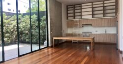 MODERNO DEPARTAMENTO TIPO CASA EN 1ER PISO CON AMPLIA TERRAZA Y AREAS VERDES EN EL OLIVAR
