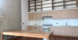 MODERNO DEPARTAMENTO TIPO CASA EN 1ER PISO CON AMPLIA TERRAZA Y AREAS VERDES EN EL OLIVAR