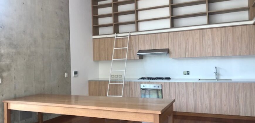 MODERNO DEPARTAMENTO TIPO CASA EN 1ER PISO CON AMPLIA TERRAZA Y AREAS VERDES EN EL OLIVAR