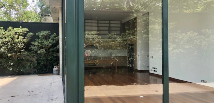 MODERNO DEPARTAMENTO TIPO CASA EN 1ER PISO CON AMPLIA TERRAZA Y AREAS VERDES EN EL OLIVAR
