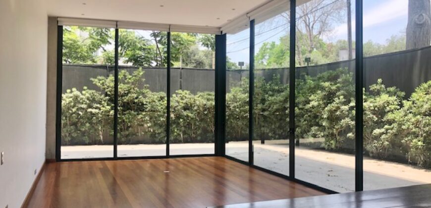 MODERNO DEPARTAMENTO TIPO CASA EN 1ER PISO CON AMPLIA TERRAZA Y AREAS VERDES EN EL OLIVAR