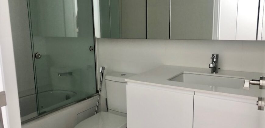 MODERNO DEPARTAMENTO TIPO CASA EN 1ER PISO CON AMPLIA TERRAZA Y AREAS VERDES EN EL OLIVAR