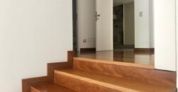 MODERNO DEPARTAMENTO TIPO CASA EN 1ER PISO CON AMPLIA TERRAZA Y AREAS VERDES EN EL OLIVAR