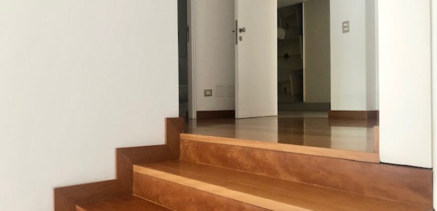 MODERNO DEPARTAMENTO TIPO CASA EN 1ER PISO CON AMPLIA TERRAZA Y AREAS VERDES EN EL OLIVAR