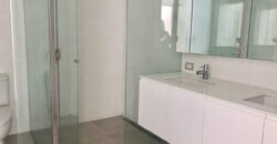 MODERNO DEPARTAMENTO TIPO CASA EN 1ER PISO CON AMPLIA TERRAZA Y AREAS VERDES EN EL OLIVAR