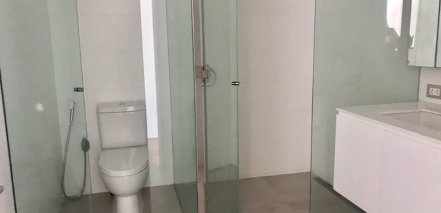 MODERNO DEPARTAMENTO TIPO CASA EN 1ER PISO CON AMPLIA TERRAZA Y AREAS VERDES EN EL OLIVAR