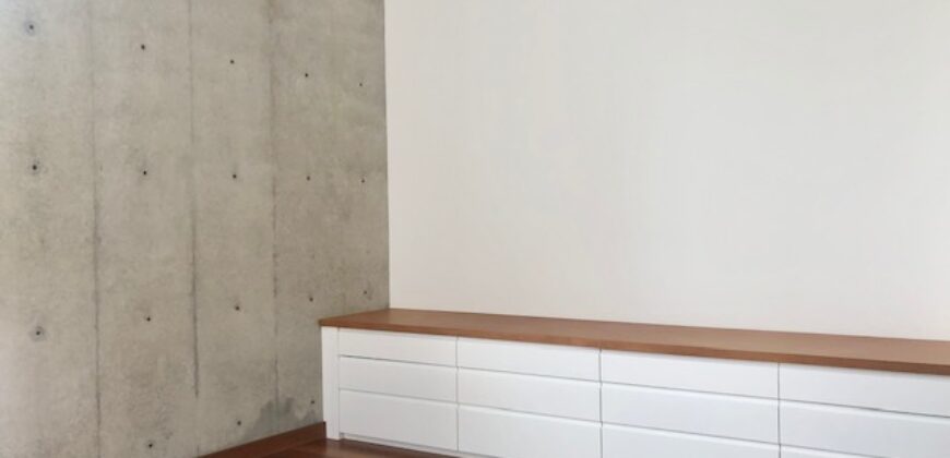 MODERNO DEPARTAMENTO TIPO CASA EN 1ER PISO CON AMPLIA TERRAZA Y AREAS VERDES EN EL OLIVAR