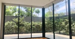MODERNO DEPARTAMENTO TIPO CASA EN 1ER PISO CON AMPLIA TERRAZA Y AREAS VERDES EN EL OLIVAR