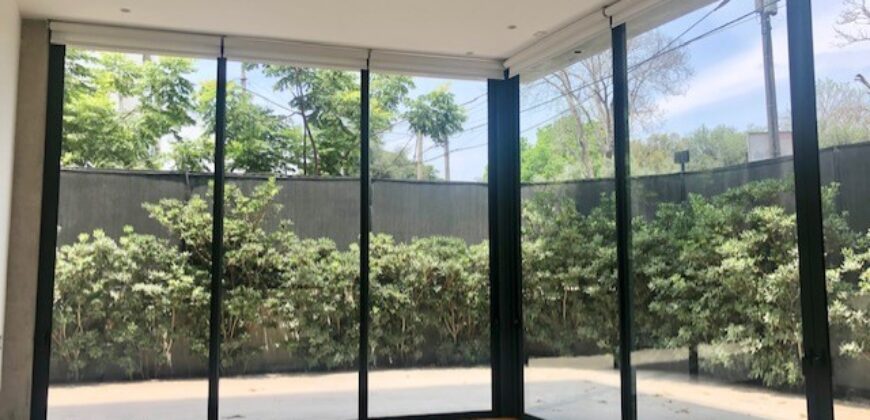 MODERNO DEPARTAMENTO TIPO CASA EN 1ER PISO CON AMPLIA TERRAZA Y AREAS VERDES EN EL OLIVAR