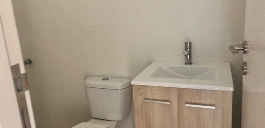 MODERNO DEPARTAMENTO TIPO CASA EN 1ER PISO CON AMPLIA TERRAZA Y AREAS VERDES EN EL OLIVAR