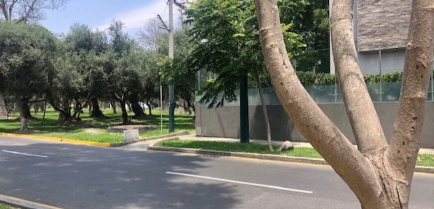 MODERNO DEPARTAMENTO TIPO CASA EN 1ER PISO CON AMPLIA TERRAZA Y AREAS VERDES EN EL OLIVAR