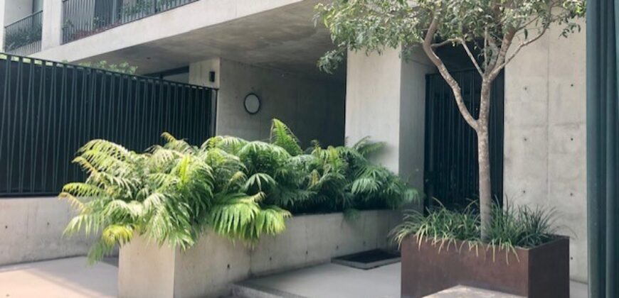 MODERNO DEPARTAMENTO TIPO CASA EN 1ER PISO CON AMPLIA TERRAZA Y AREAS VERDES EN EL OLIVAR