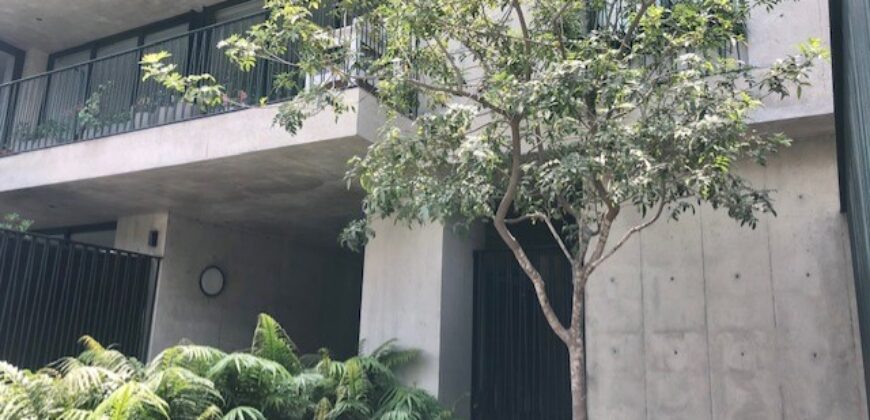 MODERNO DEPARTAMENTO TIPO CASA EN 1ER PISO CON AMPLIA TERRAZA Y AREAS VERDES EN EL OLIVAR