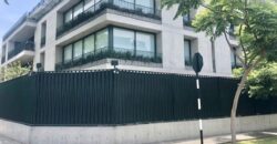 MODERNO DEPARTAMENTO TIPO CASA EN 1ER PISO CON AMPLIA TERRAZA Y AREAS VERDES EN EL OLIVAR