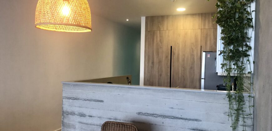 EXCLUSIVO DEPARTAMENTO MODERNAMENTE DECORADO ESTILO ÚNICO CON TERRAZA EN BARRANCO