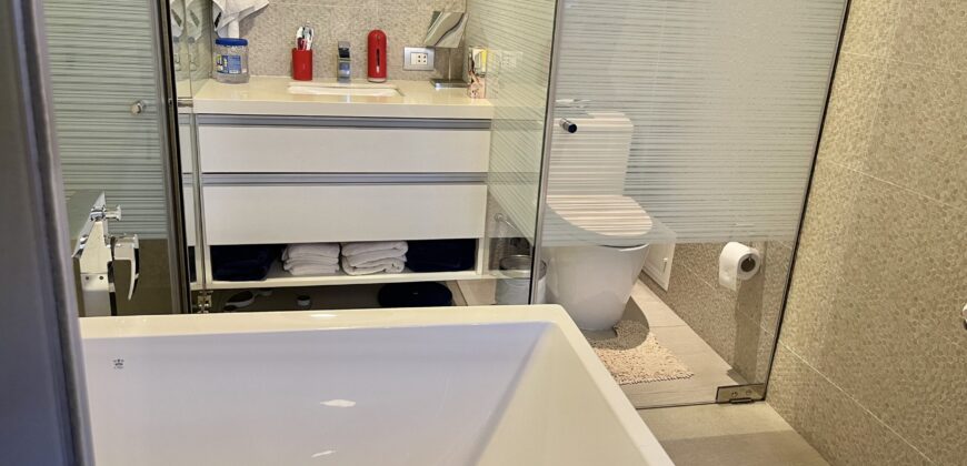 Se alquila moderno departamento remodelado con linda vista al Golf