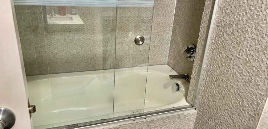 Se alquila moderno departamento remodelado con linda vista al Golf