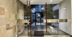 Se alquila moderno departamento remodelado con linda vista al Golf