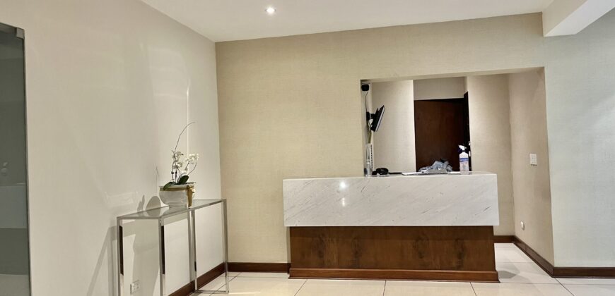 Se alquila moderno departamento remodelado con linda vista al Golf