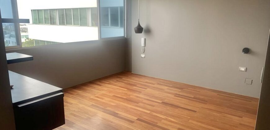 Se alquila moderno departamento remodelado con linda vista al Golf