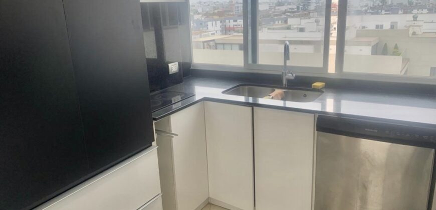 Se alquila moderno departamento remodelado con linda vista al Golf