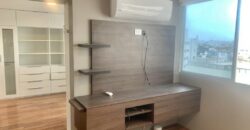 Se alquila moderno departamento remodelado con linda vista al Golf