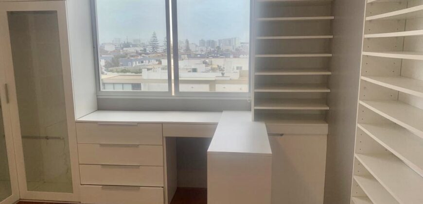 Se alquila moderno departamento remodelado con linda vista al Golf
