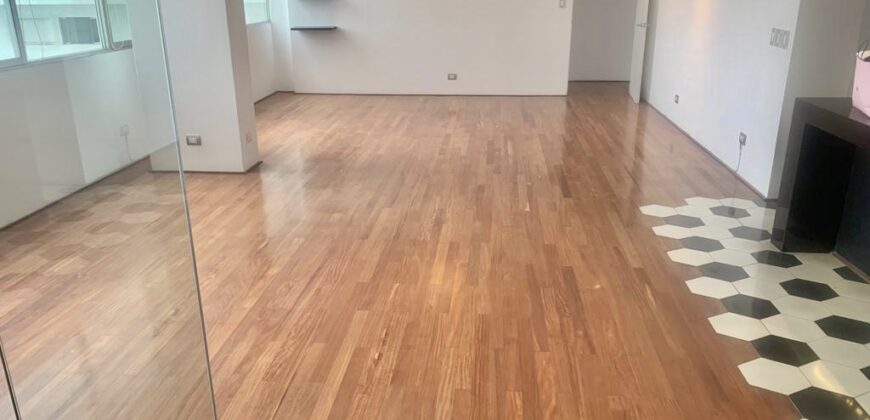 Se alquila moderno departamento remodelado con linda vista al Golf