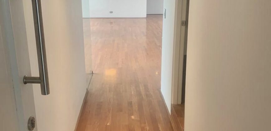 Se alquila moderno departamento remodelado con linda vista al Golf