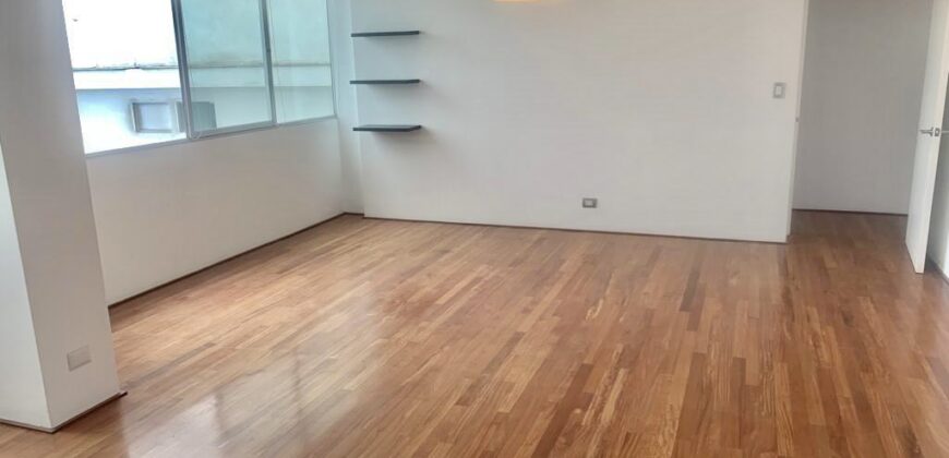 Se alquila moderno departamento remodelado con linda vista al Golf