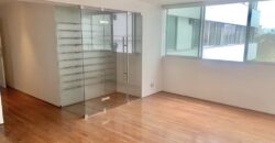 Se alquila moderno departamento remodelado con linda vista al Golf