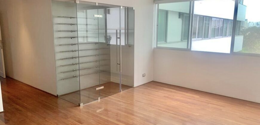 Se alquila moderno departamento remodelado con linda vista al Golf