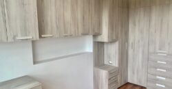 Se alquila moderno departamento remodelado con linda vista al Golf