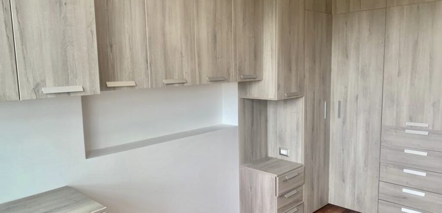 Se alquila moderno departamento remodelado con linda vista al Golf